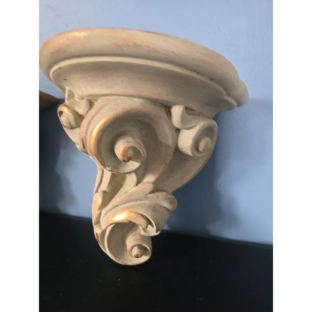 Italian Rococo Style Carved Giltwood Wall Bracket Wall Corbel Wall Shelf Pair